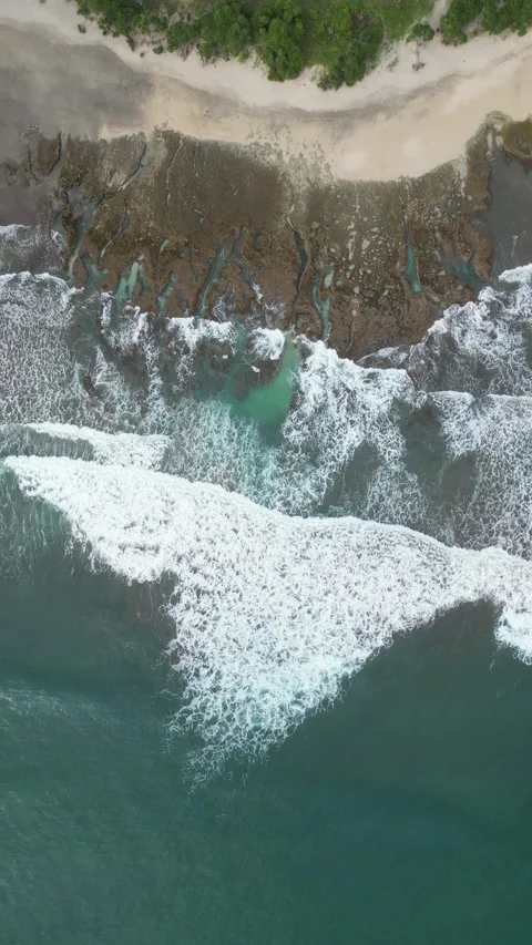 Waves by the beach 動画素材 236453533