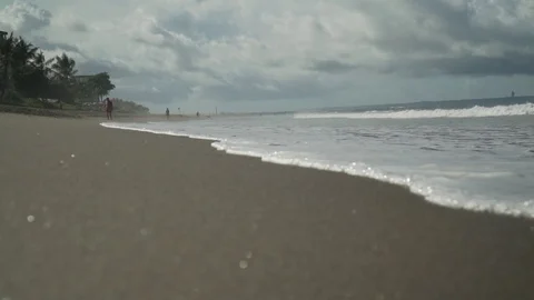 Waves on the beach slow motion 库存影片 126969789