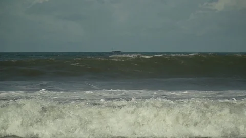 Waves on the beach slow motion 库存影片 126974127
