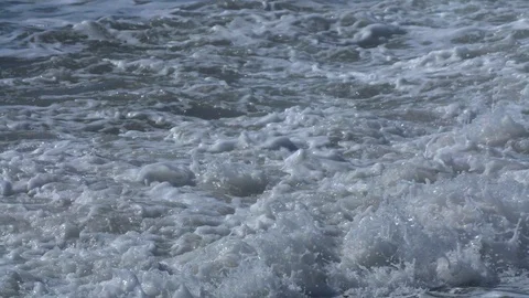 Waves on the beach, splashes of water, spring morning 動画素材 88171176