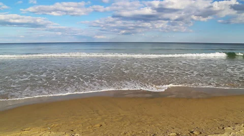 Waves on the beach in summer 스톡 동영상 42044329