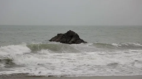 The waves beat against the rock Video stock 77508392