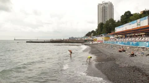 Waves beat against the shore Stock Footage 10569119