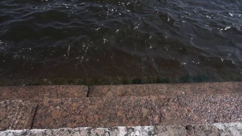 Waves beat on the stone steps of the city promenade Vidéo 108305315