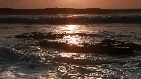 Waves beating on the rocks 스톡 동영상 41605944