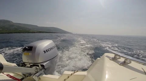 Waves behind the boat Slow motion Stockbeeldmateriaal 60961237