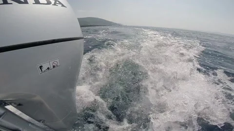 Waves behind the boat Slow motion Stockbeeldmateriaal 60961834
