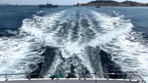 The waves behind the yacht 動画素材 111996075
