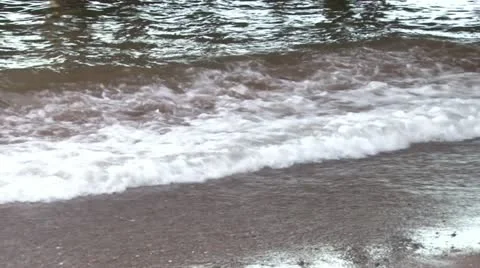 Waves beneath the pier 库存影片 11054482