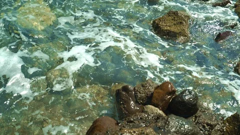 Waves between stones at sea 動画素材 113407623