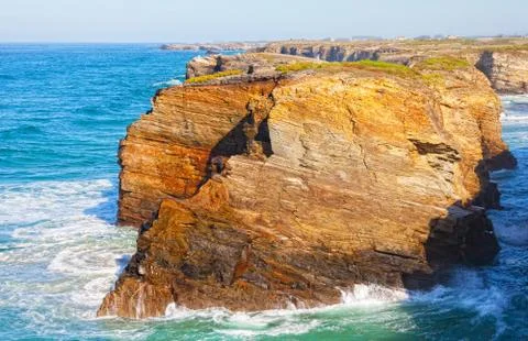 Waves break about rocks, the atlantic ocean at the coast of portugal Fotos Stock