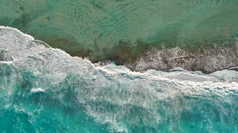 Waves break across the reef in vibrant colors Vídeos de archivo 288653161