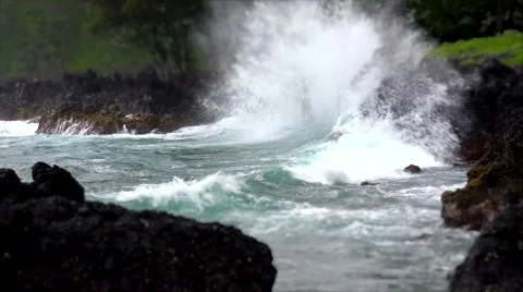 Waves Break Against Lava Rocks in Keanae, Hawaii - Road to Hana 스톡 동영상 54073727