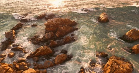 Waves break against rocks with audio Video stock 110927670