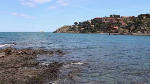 Waves break on the beach in Collioure 2 HD Stock-Footage 39502426
