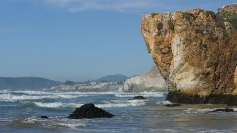 Waves Break on a Rocky Cliff Video stock 78079178