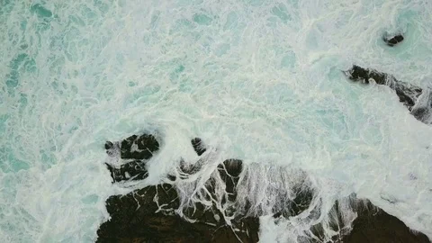 Waves break on the rocky shore 動画素材 82307875