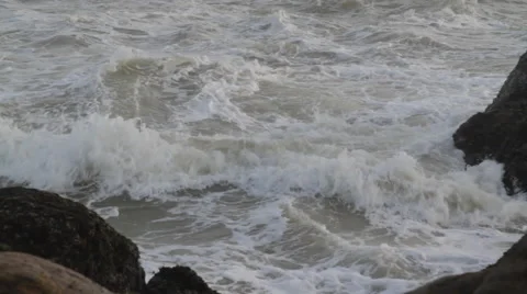 Waves break on rocky shoreline Stock-Footage 49836436
