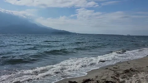 Waves break on sandy shore 動画素材 337696627