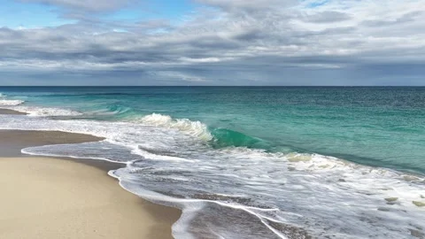 Waves Breaking At Alkimos Beach, Perth Western Australia Stockbeeldmateriaal 347149518