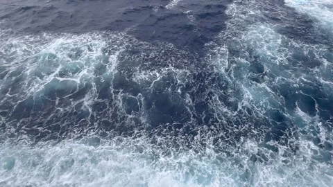 Waves Breaking Along Cruise Ship Hull in Open Atlantic Ocean 스톡 동영상 336490942