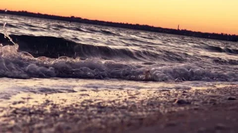 Waves breaking on the Beach 動画素材 10610171