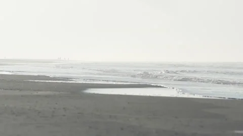 Waves breaking at the beach. Video stock 44256040