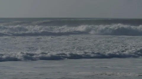 Waves breaking on the beach Video stock 105316548