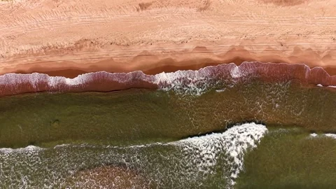 Waves breaking on a beach in Hiiumaa, Estonia Vidéo 335914176