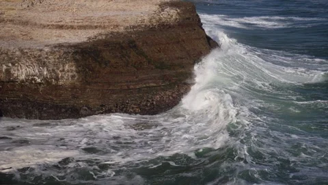 Waves Breaking Big Sur Pacific Coast Highway California PCH Aerial Drone Vidéo 246703003
