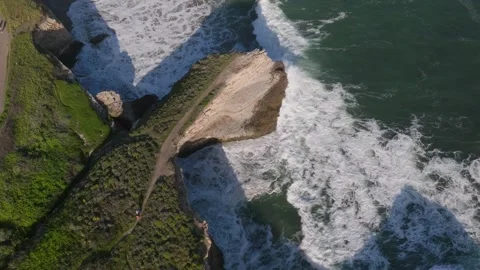 Waves Breaking Big Sur Pacific Coast Highway California PCH Aerial Drone Vídeos de archivo 246703021