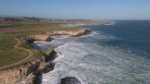 Waves Breaking Big Sur Pacific Coast Highway California PCH Aerial Drone Vidéo 246703026