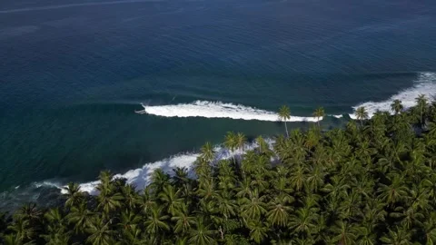 Waves breaking in the Mentawai Islands Vídeos de archivo 296484328