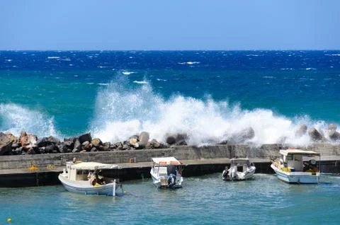 Waves breaking on the pier Stock-Fotos