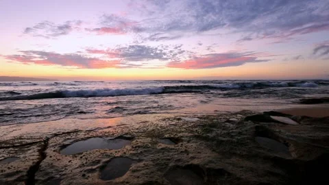 Waves breaking on rocks close to Sunset beach, Oahu, Hawaii Stock Footage 131964351