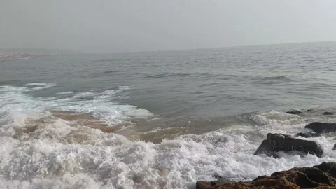 Waves breaking on rocks in Morocco 库存影片 219417177