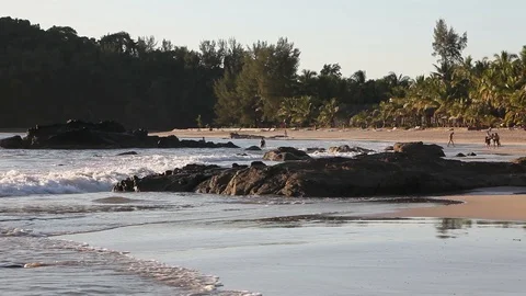 Waves breaking on rocks at Ngapali Beach, Myanmar Video stock 123767456