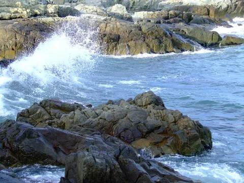. waves breaking on the rocks Foto stock