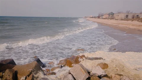 Waves breaking on the rocks at the seaside, The waves roll along the coast, the 库存影片 99754469