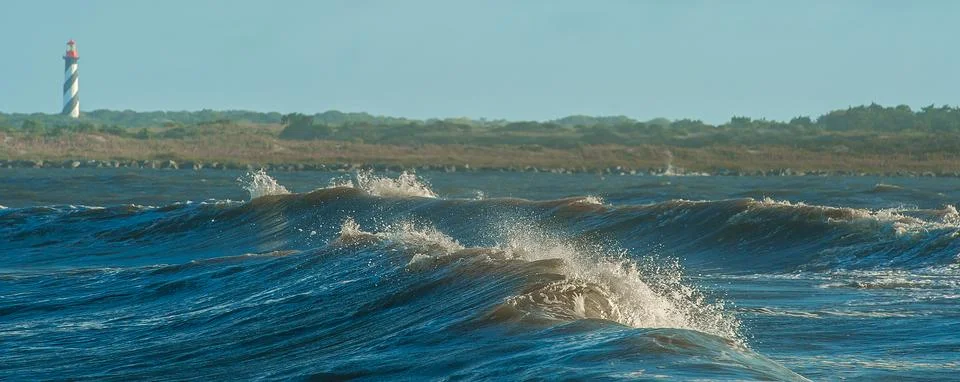 Waves breaking with Saint Augustine Lighthouse in the background Stock-Fotos