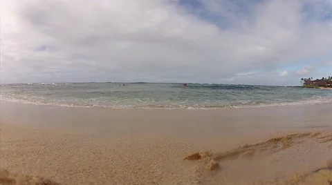 Waves Breaking on the sand Video stock 25853505