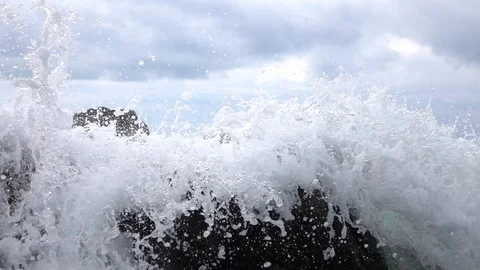 Waves breaking on shore. 스톡 동영상 98407532