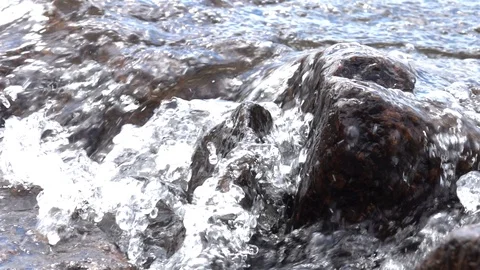 Waves breaking on shore. Stock-Footage 98416394