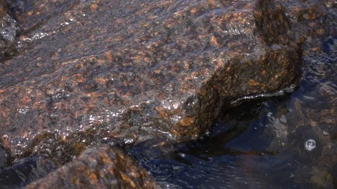 Waves breaking on shore. 動画素材 98427606