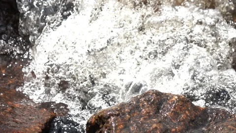 Waves breaking on shore. Video stock 98499899