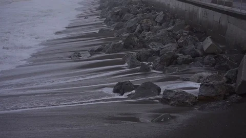 Waves breaking on the shore 스톡 동영상 112954395