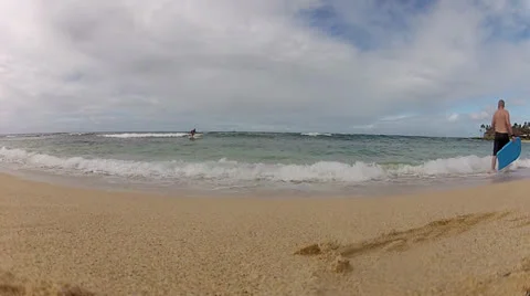 Waves Breaking on Shore wipe out Camera! 스톡 동영상 25853528