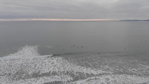 Waves breaking with surfers Video stock 106425741