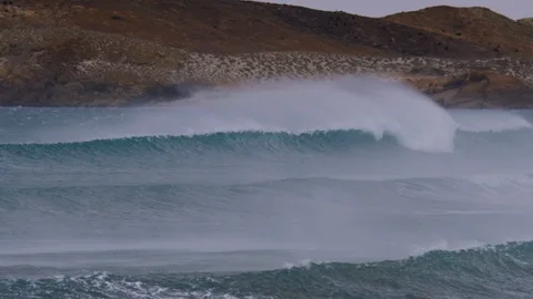 Waves breaking towards shore in extreme gale force offshore winds Vidéo 107877313