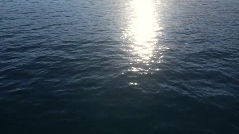 Waves breaking on the west side of Maui island. 動画素材 162082299